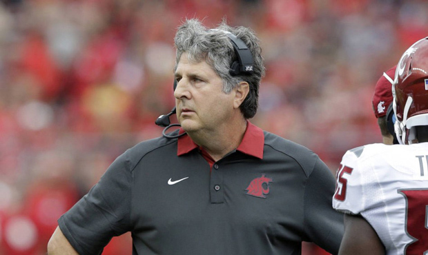 Former WSU Cougars football coach Mike Leach, 61, dies 