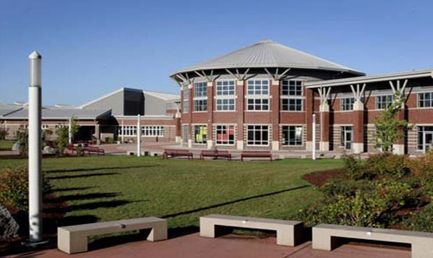 Student with gun puts Tacoma's Mount Tahoma HS into lockdown