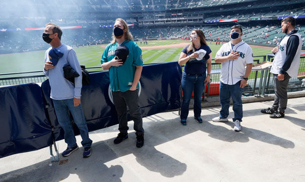 Mariners, vaccinated people, masks...