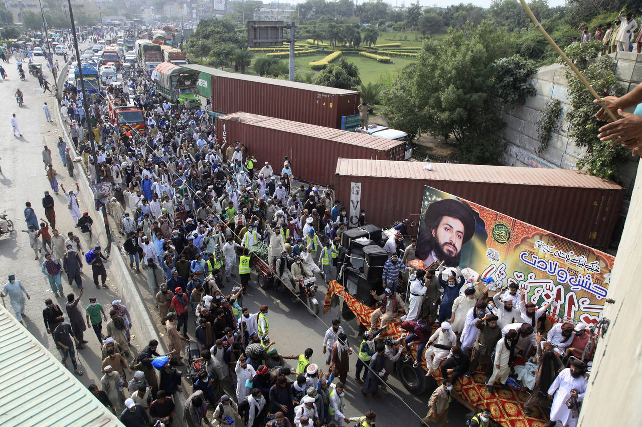 A covey of supporters of Tehreek-e-Labiak Pakistan, a banned radical Islamist party, move toward Is...