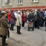 
              People wait in a queue to receive humanitarian aid in Kramatorsk, Ukraine, Tuesday, April 26, 2022. (AP Photo/Andriy Andriyenko)
            