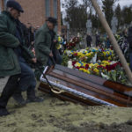 
              Gravediggers bury 44-year-old soldier Tereshko Volodymyr after he was killed in action, at the Lychakiv cemetery, in Lviv, western Ukraine, Monday, April 4, 2022. (AP Photo/Nariman El-Mofty)
            