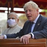 
              British Prime Minister Boris Johnson, right, speaks as his Indian counterpart Narendra Modi watches during his ceremonial reception at India's presidential palace Rashtrapati Bhavan in New Delhi Friday, April 22, 2022. (Ben Stansall/Pool Photo via AP)
            