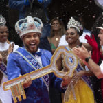 
              Carnival King Momo, Wilson Dias da Costa Neto, holds the key of the city as the Rio de Janeiro Mayor Eduardo Paes, right, applauds during a ceremony marking the official start of Carnival in Rio de Janeiro, Brazil, Wednesday, April 20, 2022. (AP Photo/Bruna Prado)
            