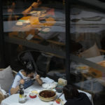 
              People eat lunch at a reopened restaurant in a shopping mall as new COVID-19 cases drop in Beijing Monday, June 6, 2022. (AP Photo/Andy Wong)
            