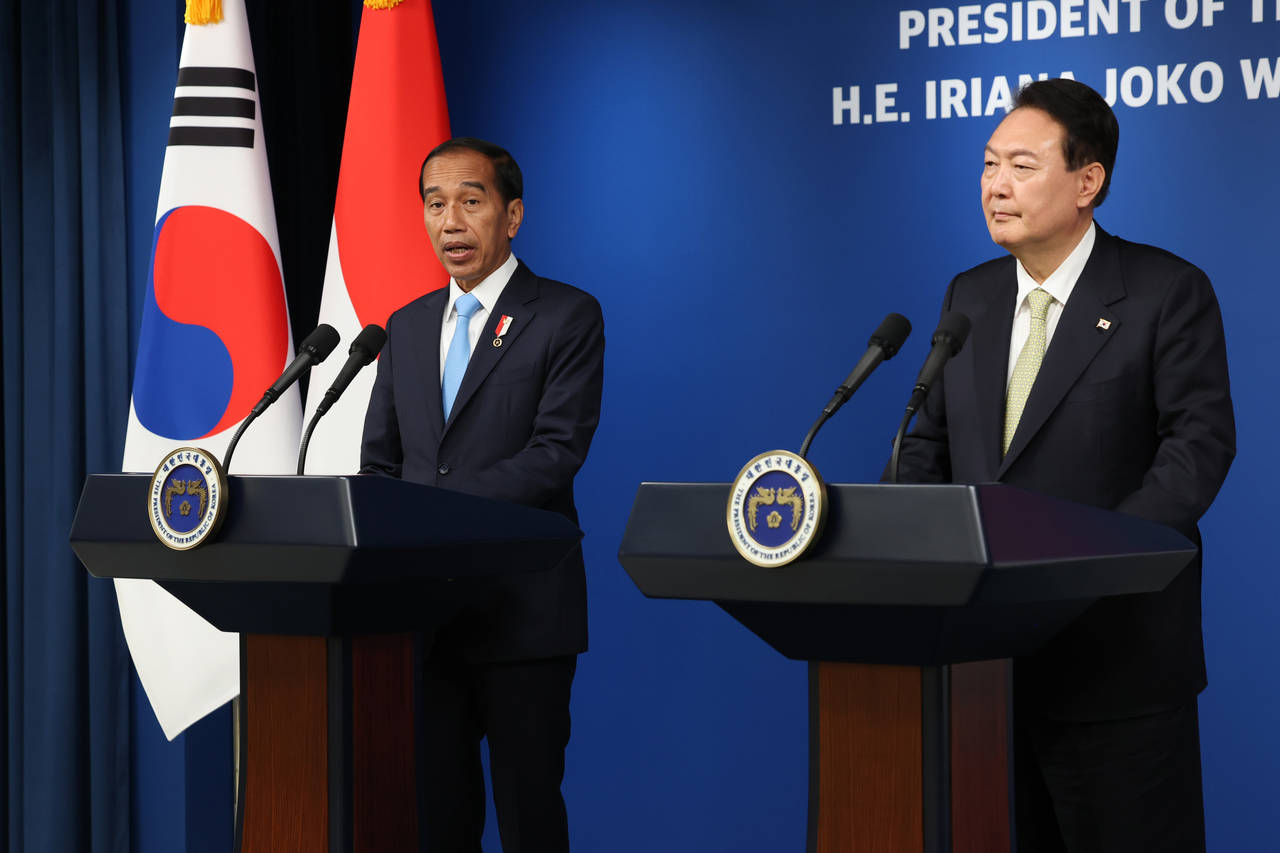 Indonesian President Joko Widodo, left, speaks as South Korean President Yoon Suk Yeol listens duri...