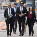 
              Defense attorneys for Pittsburgh dentist Lawrence "Larry" Rudolph head into federal courthouse with the dentist's children for the afternoon session of the trial, Wednesday, July 13, 2022, in Denver. (AP Photo/David Zalubowski)
            