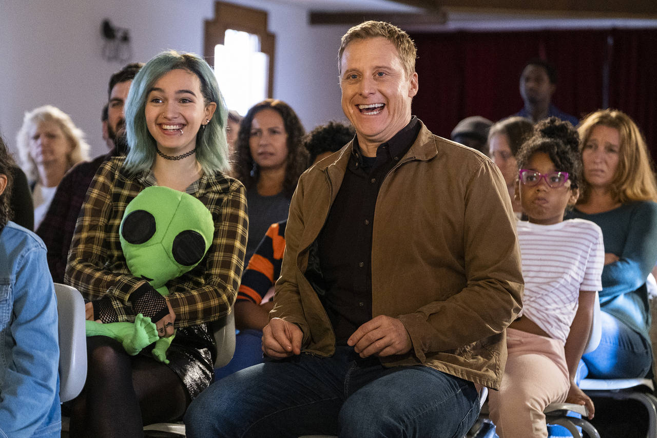 Alan Tudyk infuses 'Resident Alien' with the art of clowning