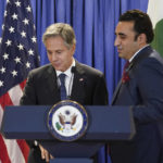 
              U.S. Secretary of State Antony Blinken and Pakistan's Foreign Minister Bilawal Bhutto-Zardari trade places to deliver remarks after their meeting, Monday, Sept. 26, 2022, at the State Dept. in Washington. (Kevin Lamarque/Pool via AP)
            