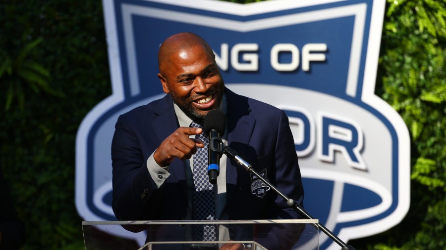 Shaun Alexander To Enter Seahawks Ring Of Honor