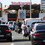 
              Drivers wait to fill their gas tank in a station in Anglet, southwestern France, Tuesday, Oct. 18, 2022. France is in the grip of transport strikes and protests for salary raise on Tuesday that threaten to dovetail with days of wage strikes that have already hobbled fuel refineries and depots, sparking chronic gasoline shortages around the country. (AP Photo/Bob Edme)
            