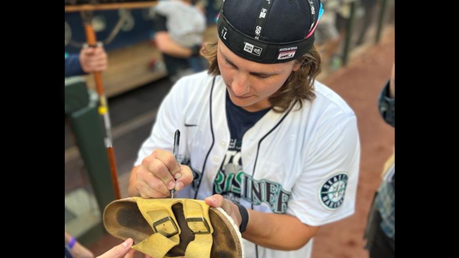 Using your head: Mariners fans use shoes in superstition-fueled