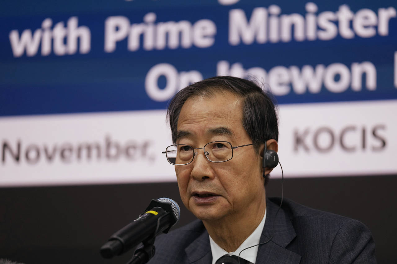 South Korean Prime Minister Han Duck-soo answers a reporter's question during a foreign media brief...