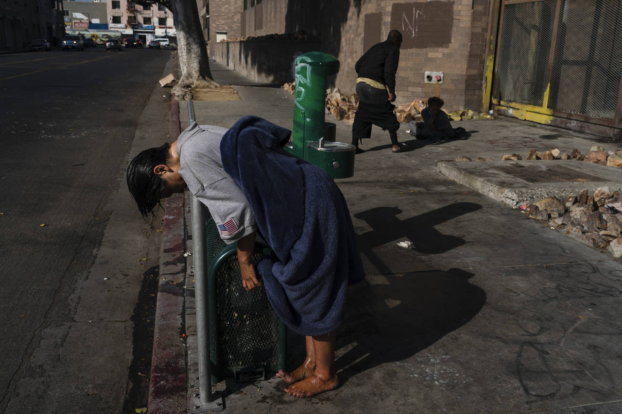 Fentanyl addiction fuels underground shoplifting economy in LA's MacArthur  Park – Daily News