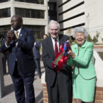
              FILE - Roanoke, Va., Mayor Sherman Lea, left, applauds after former Virginia Gov Gov. A. Linwood Holton Jr., and his wife Virginia "Jinks" Rogers Holton cut the ribbon for the dedication of the newly renovated Linwood Plaza in downtown Roanoke, Va. on Oct. 16, 2017. Virginia Holton died Friday, Dec. 16, 2022, at her home, her family said in a statement. She was 97. (Stephanie Klein-Davis/The Roanoke Times via AP, File)
            