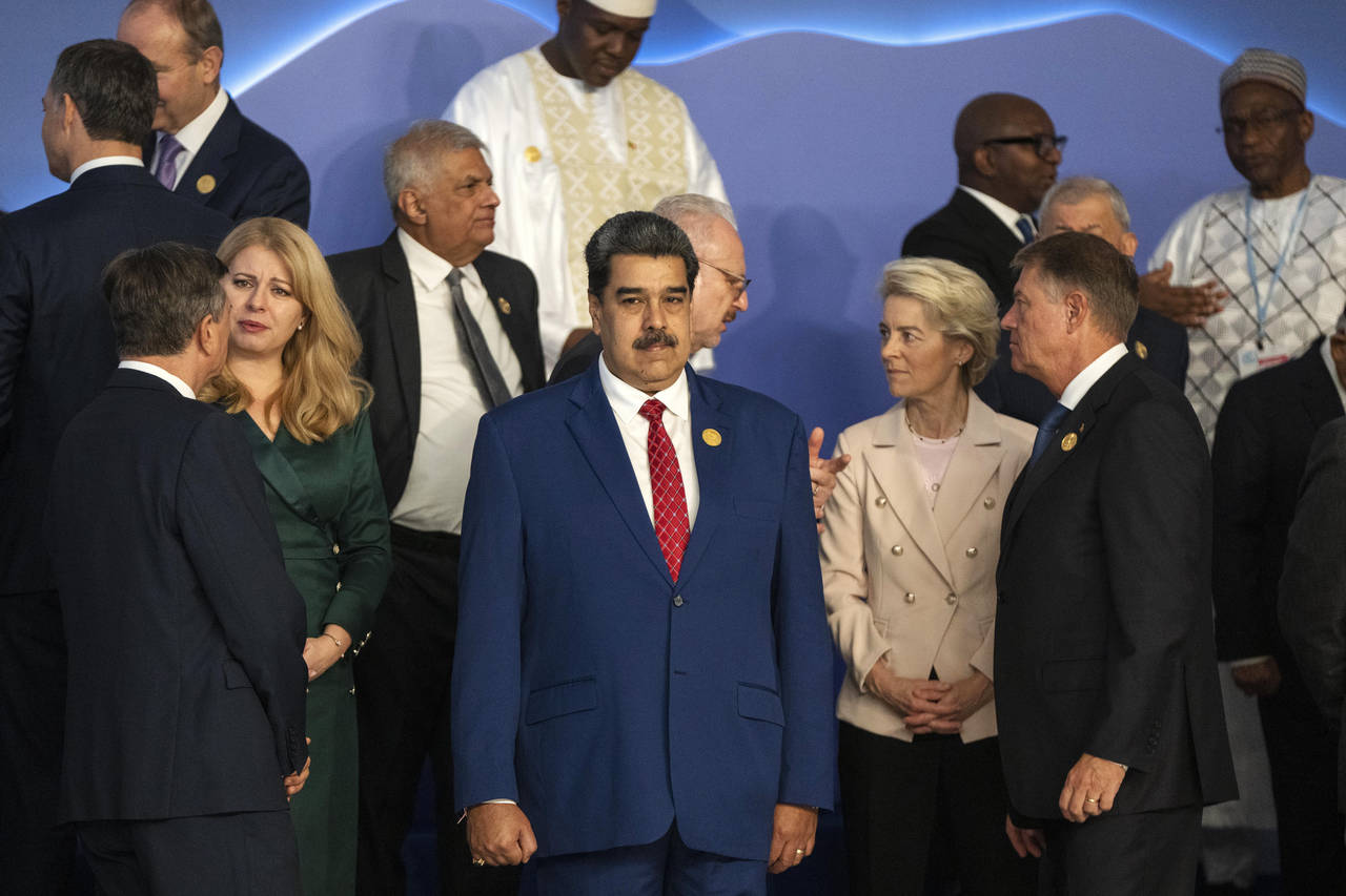 FILE - Venezuela's President Nicolas Maduro, center, stands next to the President of the European C...