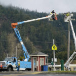 
              PG&E workers service a power line after an earthquake in Rio Dell, Calif., Wednesday, Dec. 21, 2022. (AP Photo/Godofredo A. Vásquez)
            