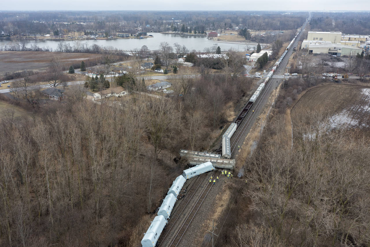 No hazardous materials spill in Michigan train derailment