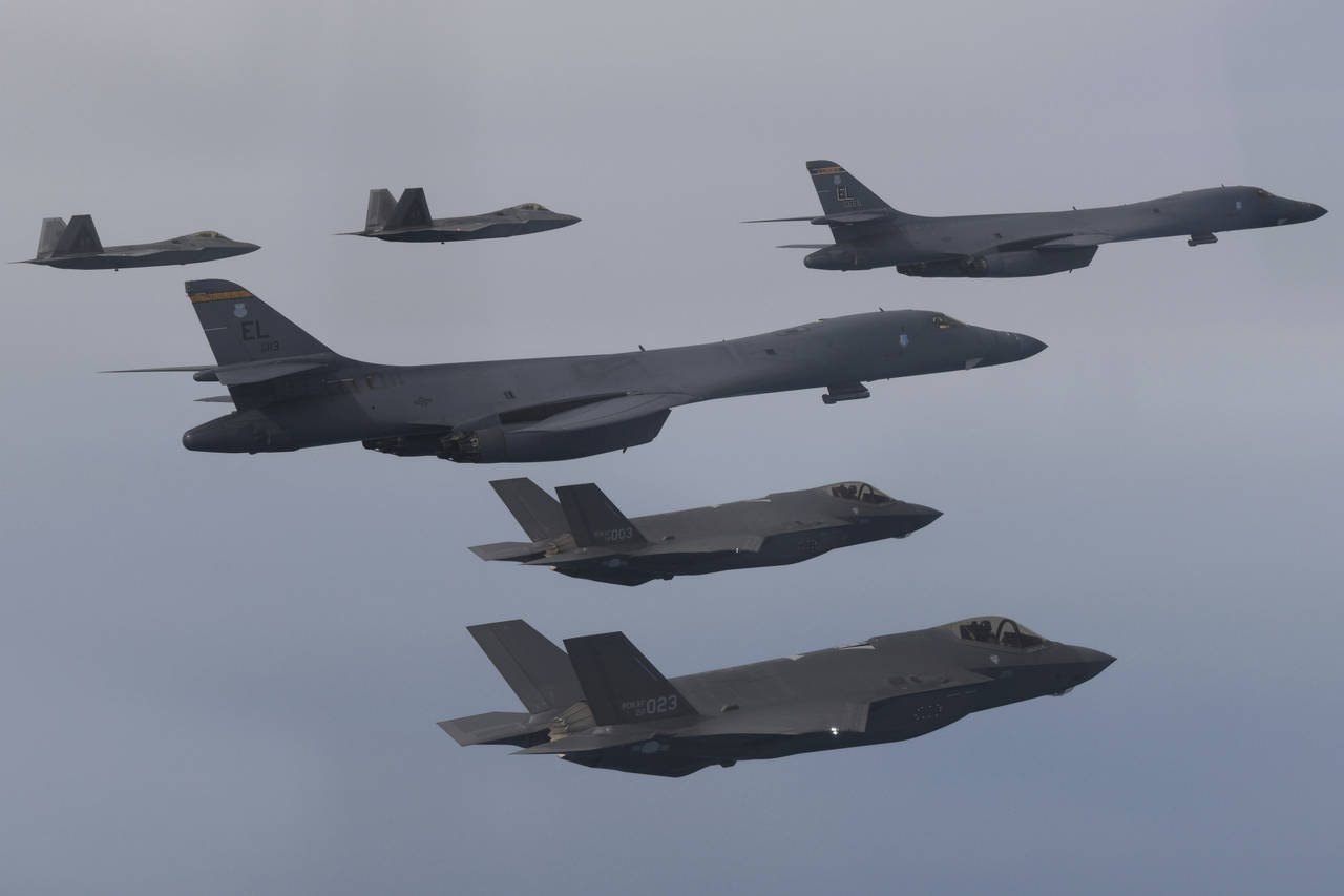 In this photo provided by South Korean Defense Ministry, U.S. Air Force B-1B bombers, center, F-22 ...