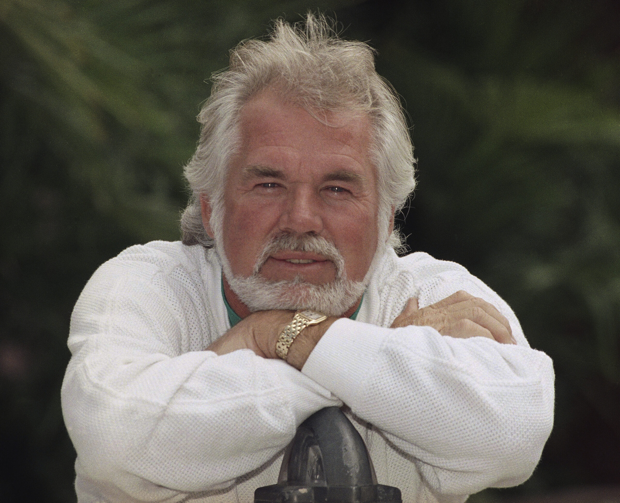 FILE - Kenny Rogers poses for a portrait in Los Angeles, May 17, 1989. Previously unreleased songs ...