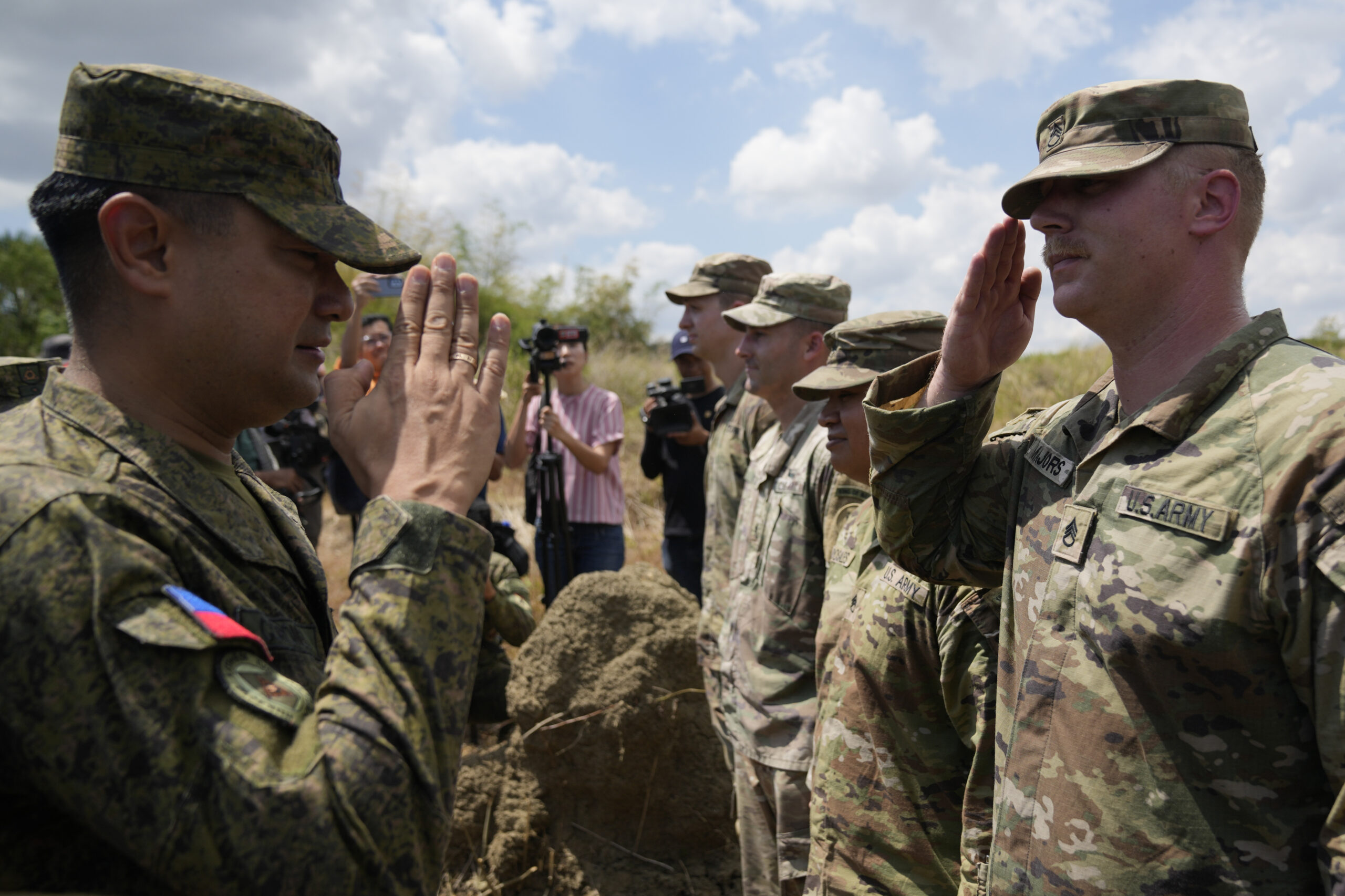 Philippine Army Artillery Regiment Commander Anthony Coronel, left, returns a salute from a US sold...