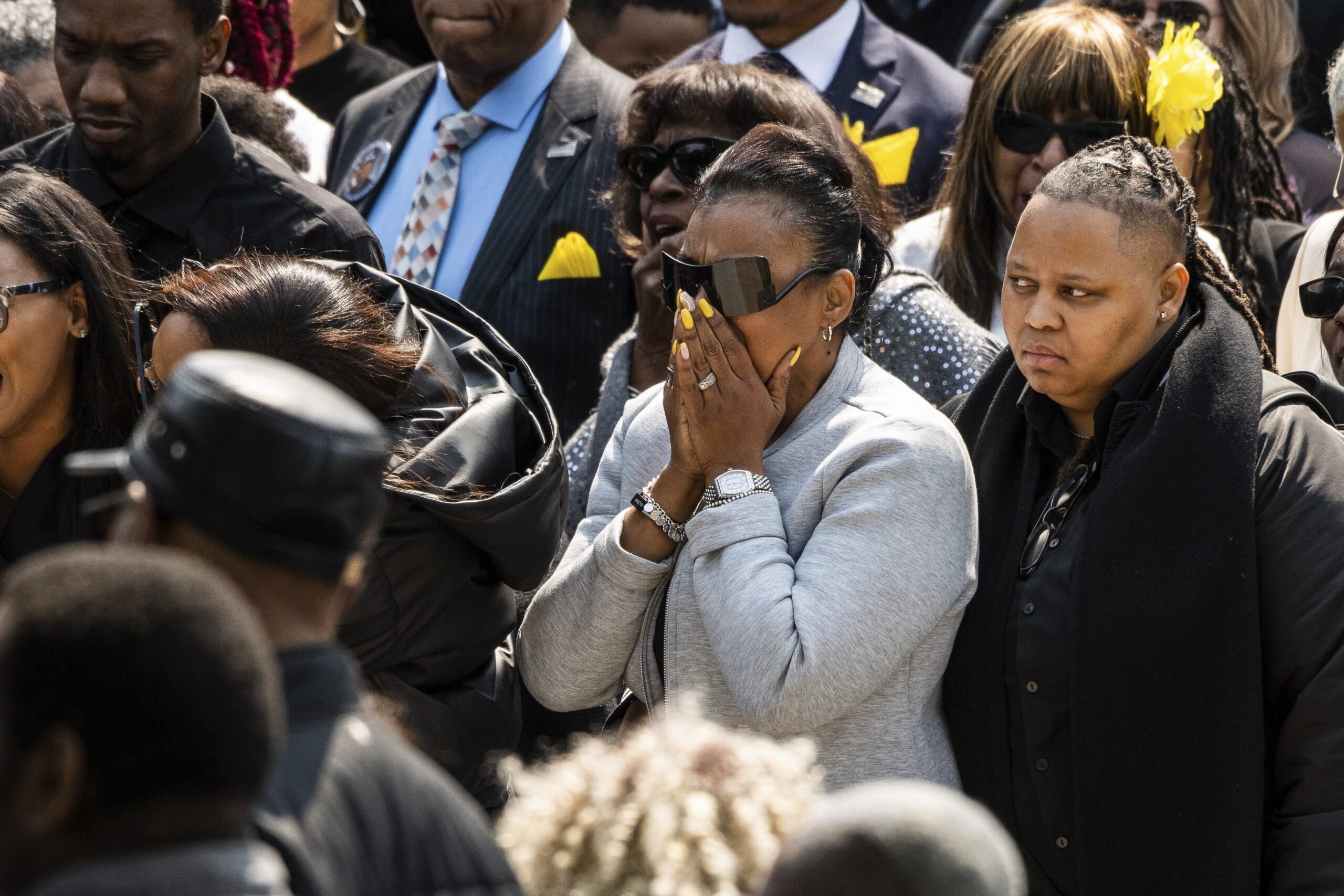 Hundreds Attend Funeral Of Chicago Cop Fatally Shot During Exchange Of ...