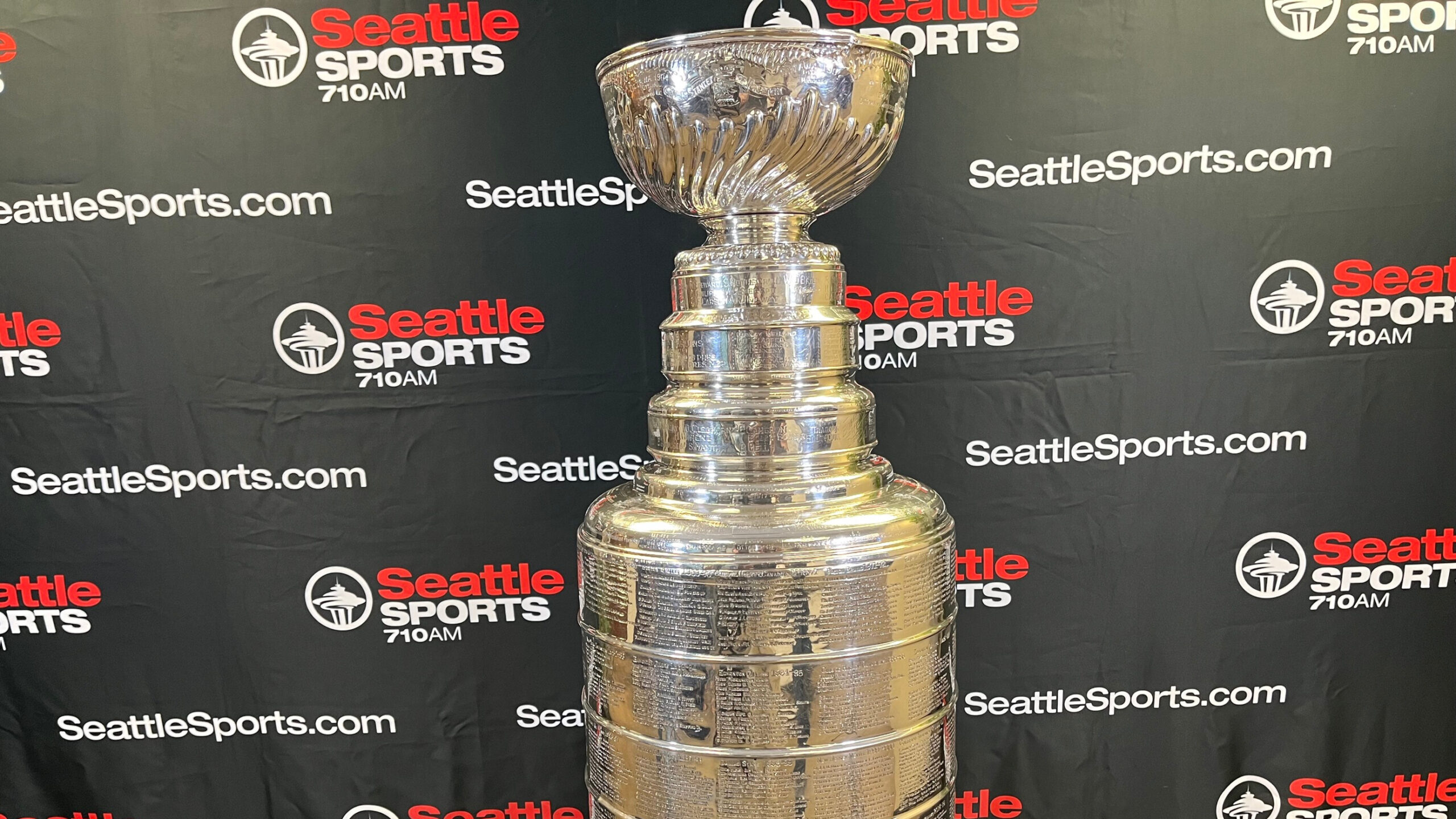 Stanley Cup visits kids cancer center