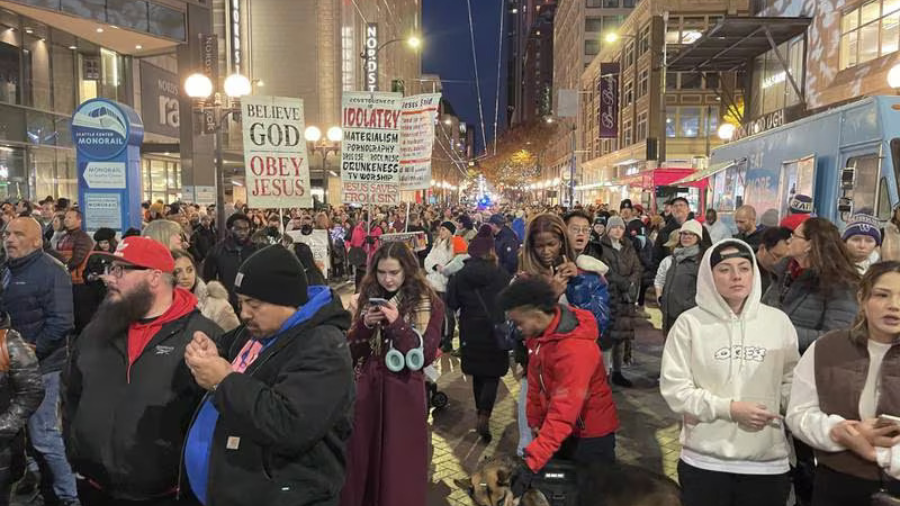 'SPD needs to do better' after Seattle tree lighting protest