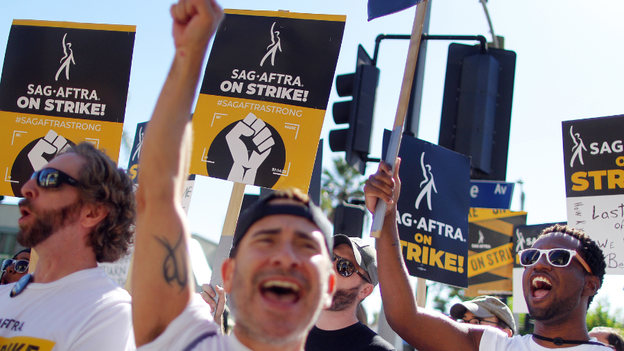 Image: SAG-AFTRA members and supporters chant outside Paramount Studios in Los Angeles on November ...