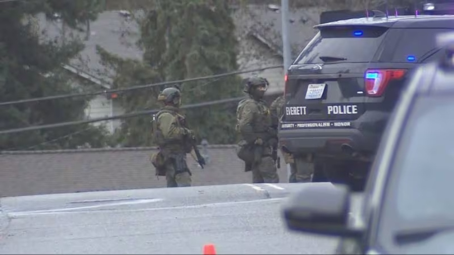 everett swat standoff...