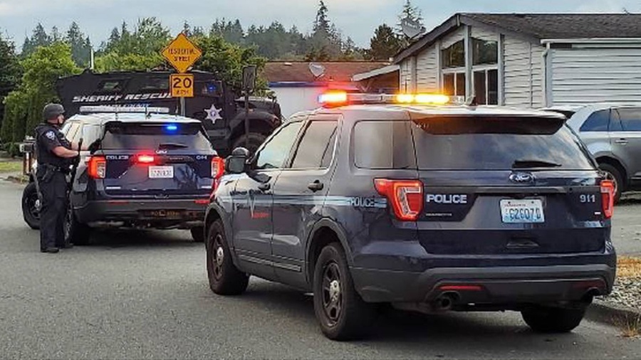 Image: Officers from the Mount Vernon Police Department respond to a crime scene....