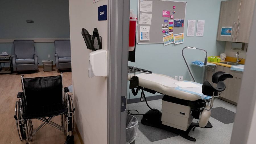 Photo: An unoccupied recovery area, left, and an abortion procedure room are seen at a Planned Pare...
