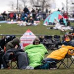 People wrap up warm as they wait for the Solar Eclipse on April 8, 2024 in Niagara Falls, New York. (Photo: Adam Gray, Getty Images)