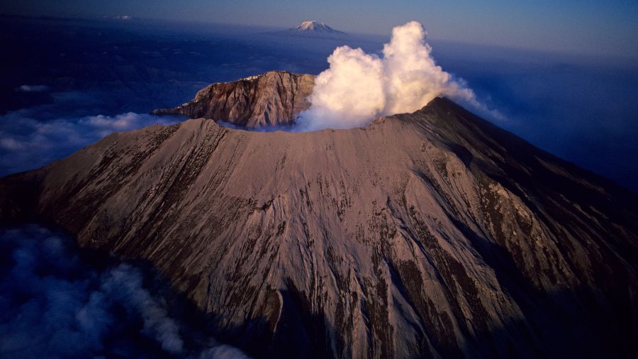 Mount St. Helens Seismic activity brewing with more than 350