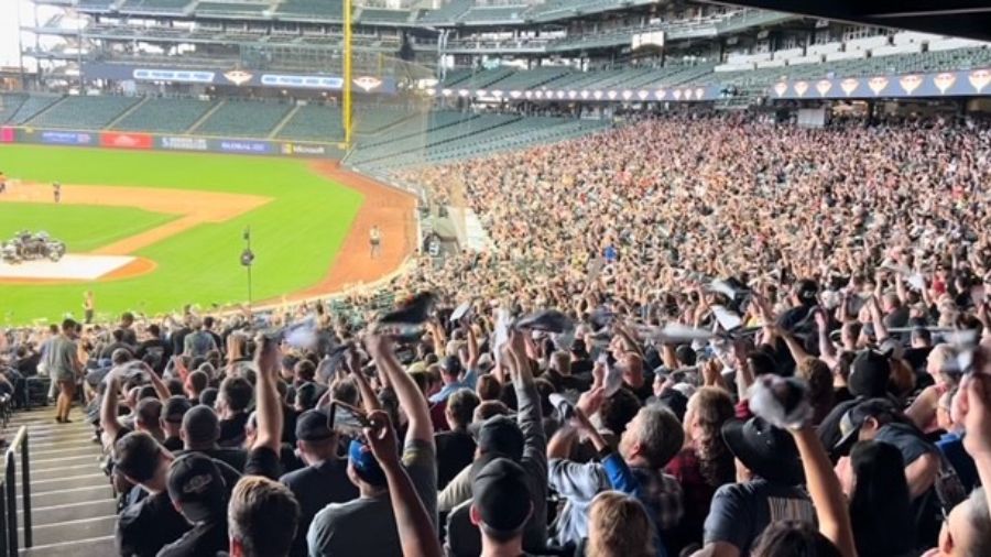 Boeing machinists take over T-Mobile Park for strike vote