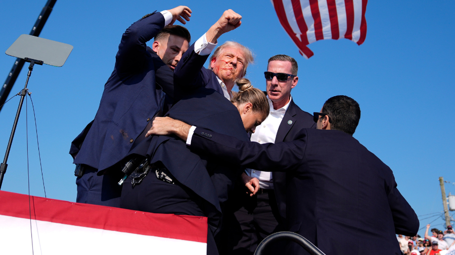 Photo: Republican presidential candidate former President Donald Trump is surrounded by U.S. Secret...