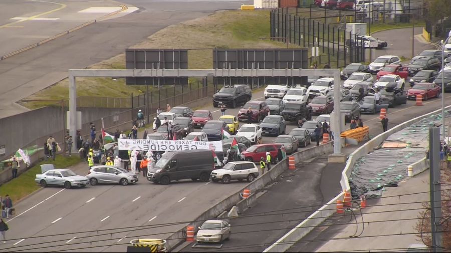 Charges dropped against anti-Semitic protesters at SeaTac Airport