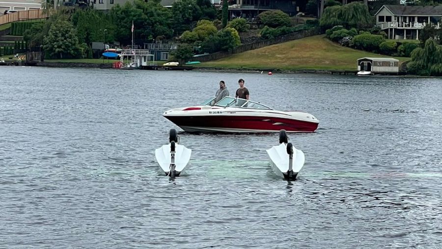 Seaplane crashes into Lake Meridian