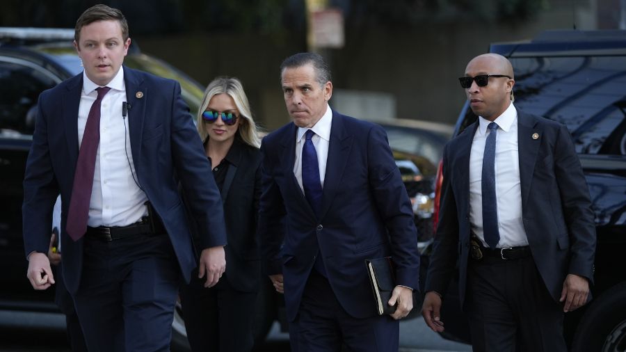 Photo: Hunter Biden, center, and his wife Melissa Cohen Biden, arrive in federal court for jury sel...