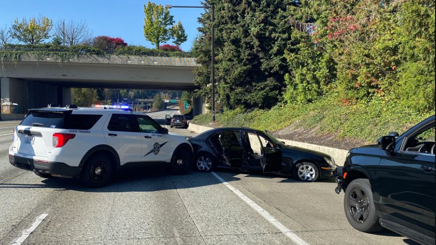 A suspected explosive device blocks Interstate 90 on Mercer Island