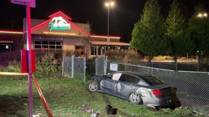 Teen driver trying to outrun police in Everett hits 5 people, kills 3