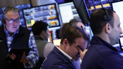 Sell-off worsens worldwide and Dow drops 1,300 after China retaliates against Trump tariffs