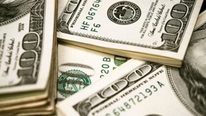 Centralia victim 'invested' $120K into AI stock scam, bank employees prevent further loss