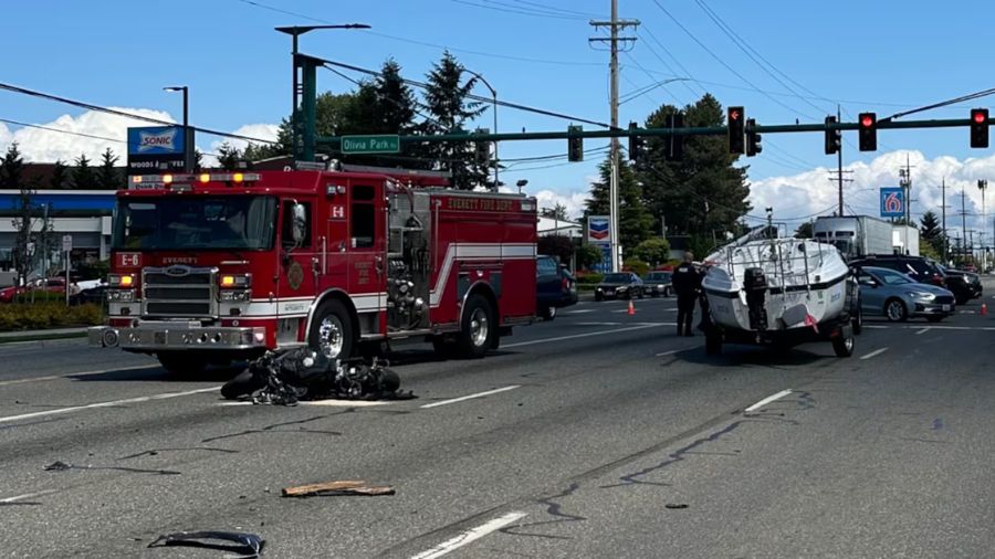 evergreen way everett fatal crash...