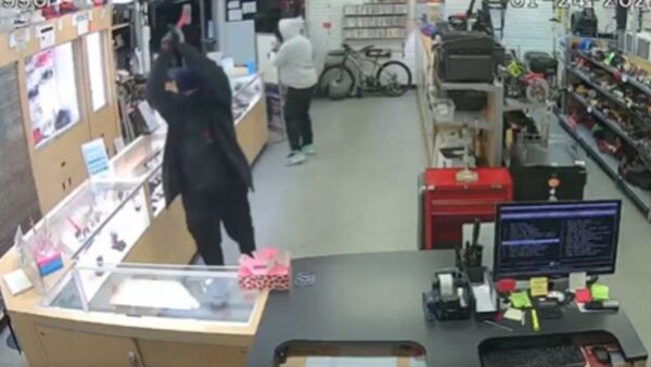 Renton man arrested for sledgehammer pawn shop robberies
