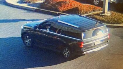 Edmonds PD warns of criminal group after elderly woman robbed of jewelry in WinCo parking lot
