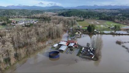 Nearly 4,500 still without power as 'catastrophic' flooding hits western WA