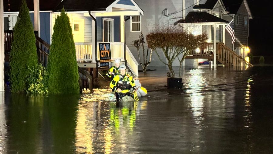water rescues flooding washington...