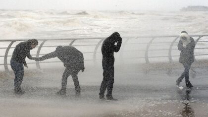 Western WA bracing for wind gusts, coastal flooding this weekend