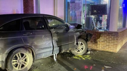 20-year-old arrested after high-speed chase ends in Poulsbo smoke shop crash
